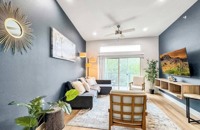Luxury 3BD | DT Deep Ellum | 5 Beds | Free Parking