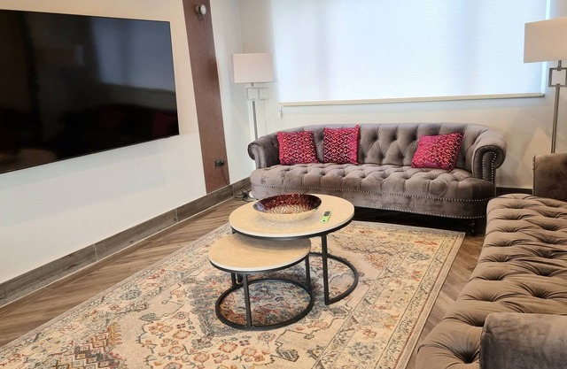 Luxury 4 bedroom House in Mill Hill