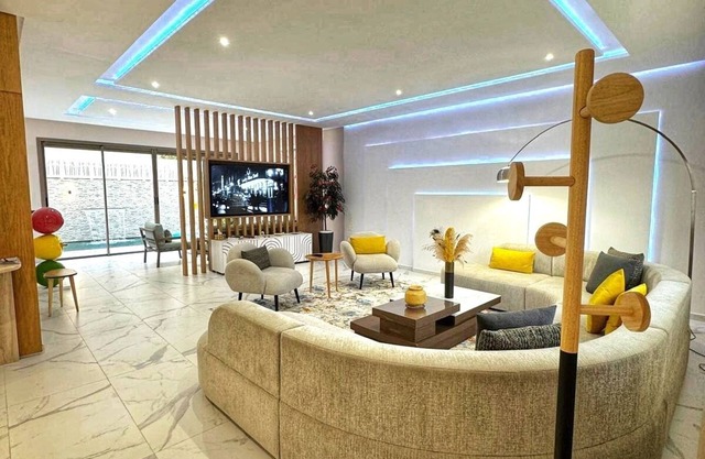 Luxury 4-Bedroom Villa in Vibrant Marrakech – Private Pool, Jacuzzi, AC & WiFi.