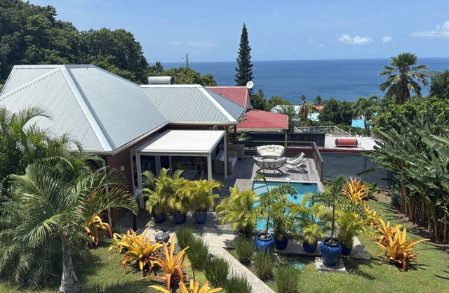 Luxury 4* house - sea view/tropical garden - facing ilet Pigeon & réserve Cousteau