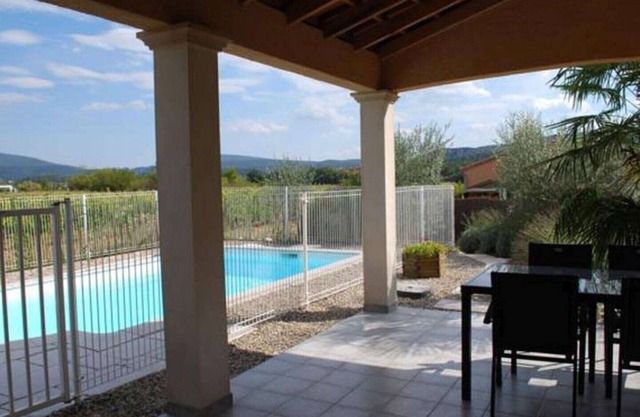 Luxury 4P air-conditioned villa, private pool, terrace and garden, very quiet location