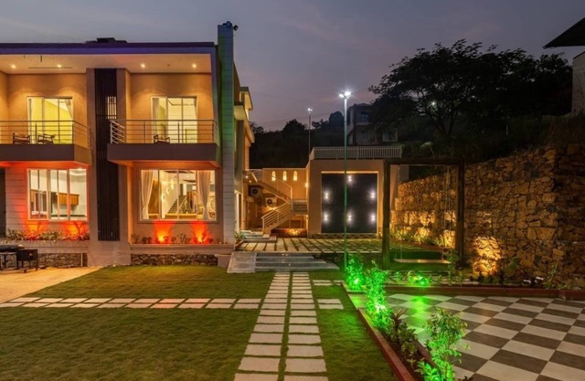 luxury 5-bedroom bungalow with big pool