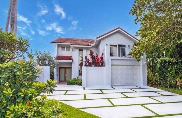 Luxury 5BR Villa Heated Pool & Entertainment Room