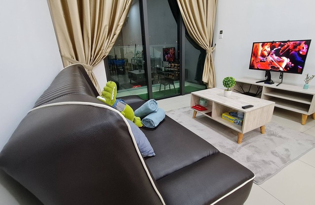 Luxury 5STAR Suite up to 6pax Mid Valley Sunway KL