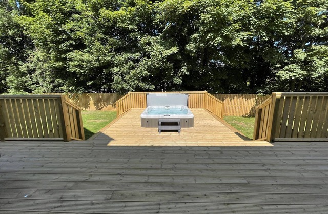 Luxury 6 bed home with hot tub