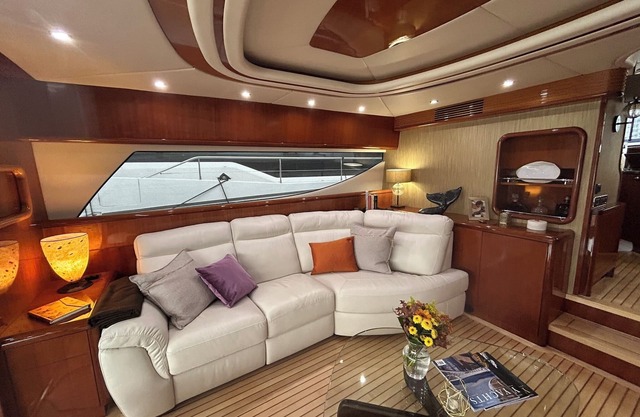 Luxury 72’ MY in Yaletown, Vancouver , BC