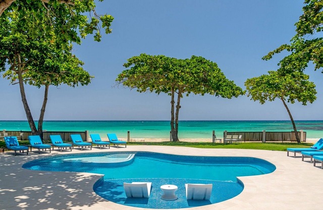 Luxury 8 Bed Beach Villa in Ocho Rios