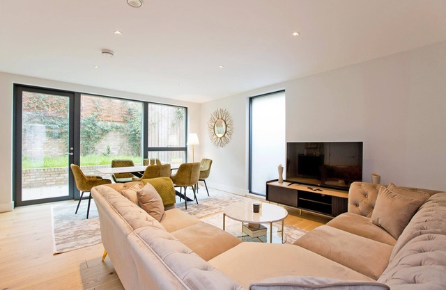 Luxury and Modern 3 bed 3 bath Battersea Power Station