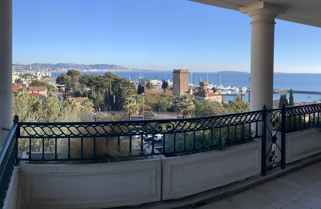 LUXURY APARTMENT IN QUIET CONDOMINIUM