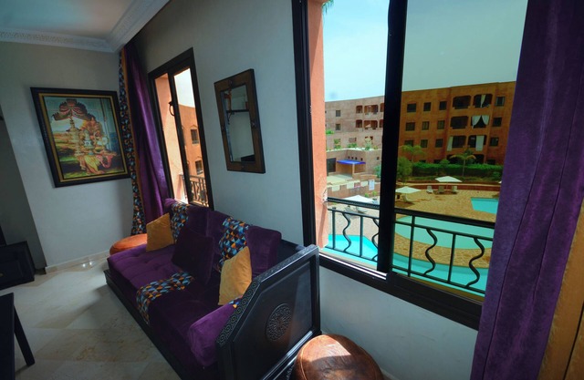 Luxury Apart hotel with a direct view on a splendid swimming pool