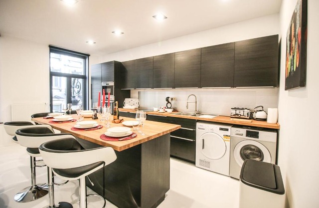 LUXURY APARTMENT