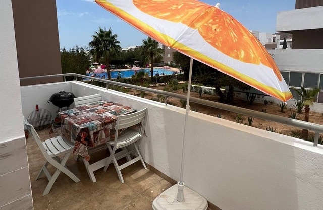 Luxury apartment completely renovated pool view 3min from the beach