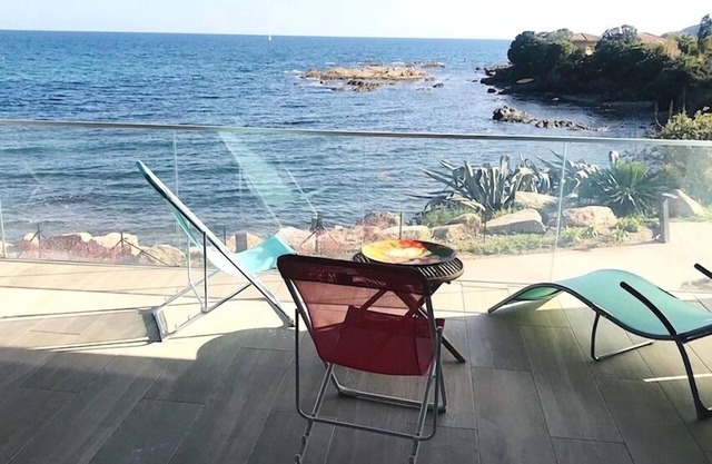 Luxury apartment facing the sea like on a boat! 2/4 people