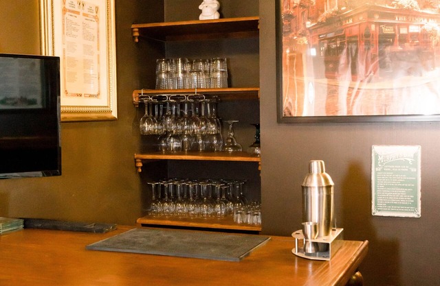 Luxury Apartment in Downtown Staunton 10 Min Walk to the Park or City Center