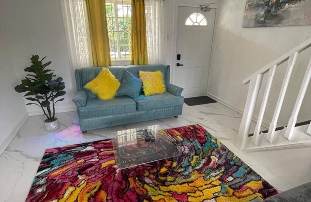 Luxury Apartment in Runaway Bay with Pool