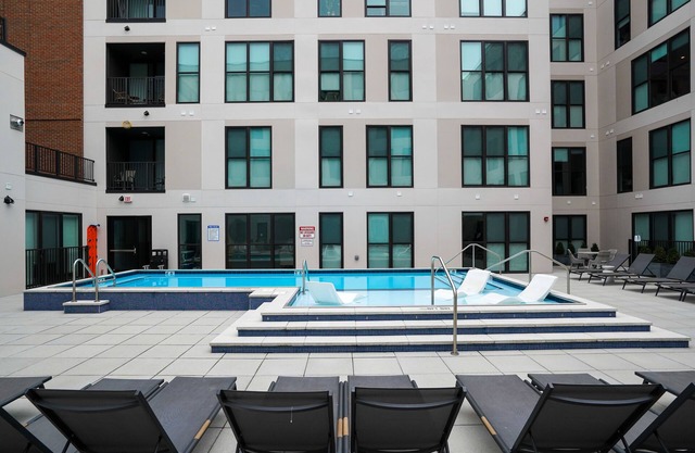 Luxury apartment in Downtown with/Pool/Gym/Rooftop