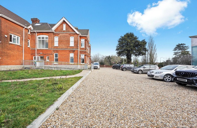 Luxury apartment with parking Maidstone Town