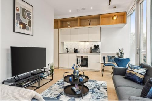 Luxury Apartment with Cinema Room, Gym, Parking and Game Room