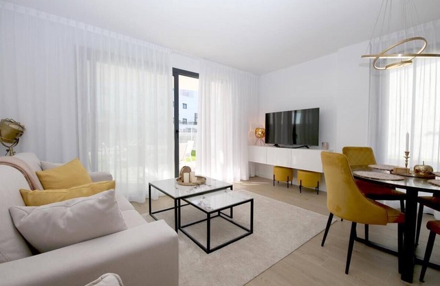 Luxury apartment with pool, air con and Wifi, Close to sea, supermarkets and restaurants