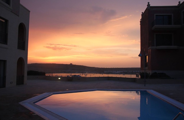 Luxury Apartment with Pool and Sea Views
