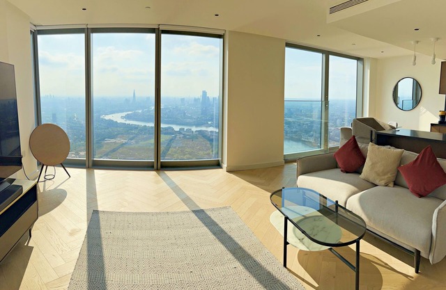 Luxury Apartment with Panoramic Views in Canary Wharf