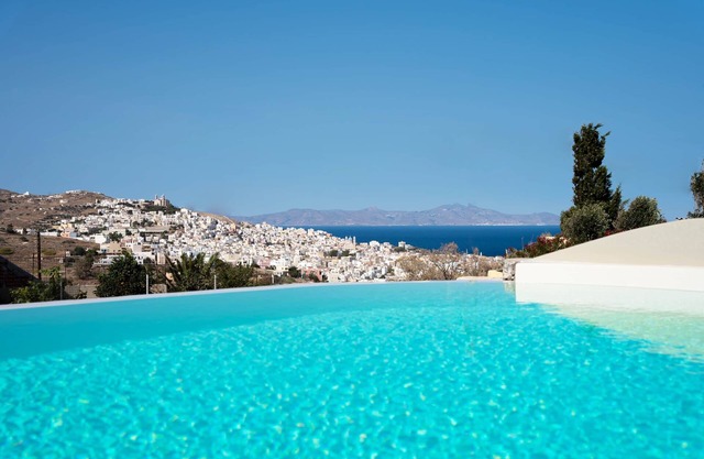 Luxury Apartment With Pool