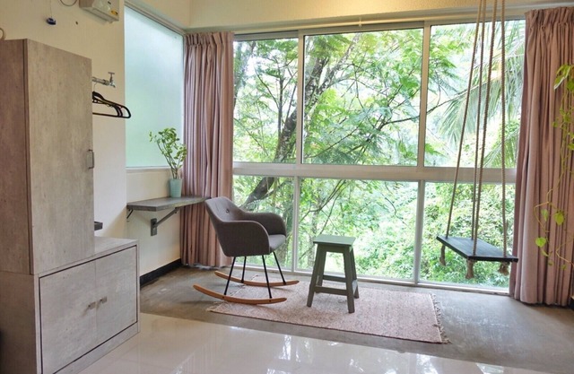 Luxury Art-themed Apartment: The Graffiti Suite
