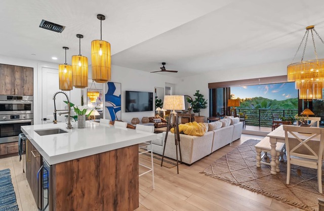 Luxury Beach Condo in Downtown Old Naples, FL