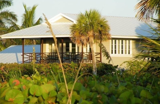 Luxury Beach House. Choice Location on the coast. Newly remodeled, pool heater!