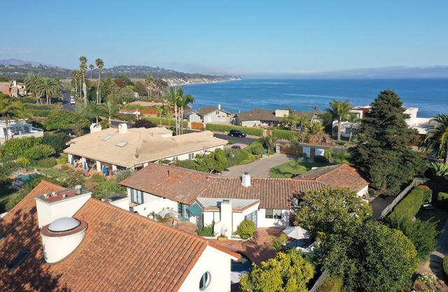 Luxury Beach Mediterranean Villa, Pool/Spa, 6 Bed/6 Bath, Private Beach Access