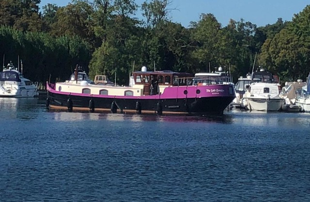 Luxury boats and moorings River Lea