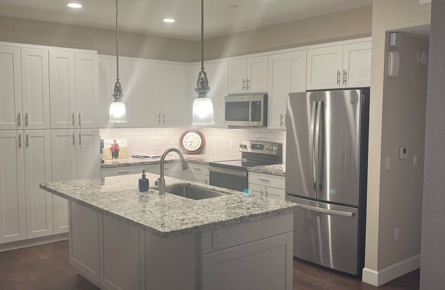 Luxury brand new unit. Gorgeous mountain views from 2nd floor patio. Garage.