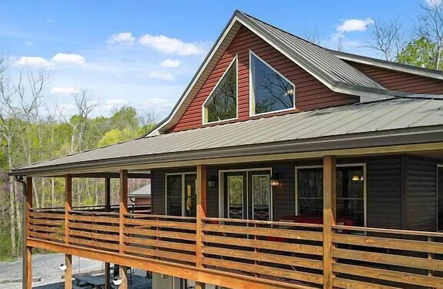 Luxury Cabin mins to Raystown Lake; Firepit, Basketball Court, Arcade