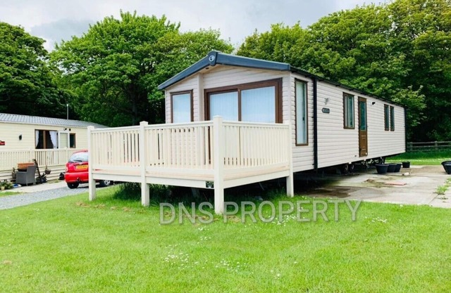 Luxury caravan only 10 mins from the beach