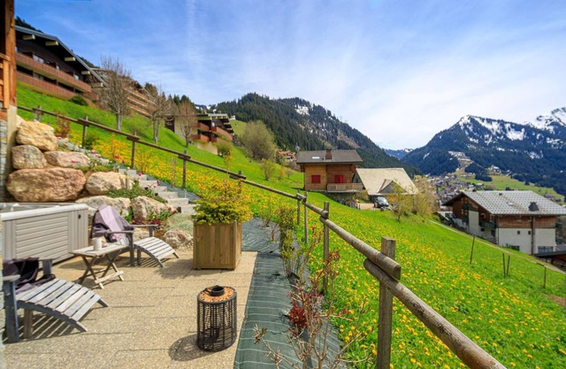 Luxury chalet for 12 people - close to slopes and centre