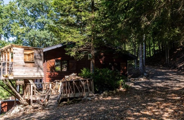 Luxury chalet in the woods with Jacuzzi (and Sauna from April 2023)