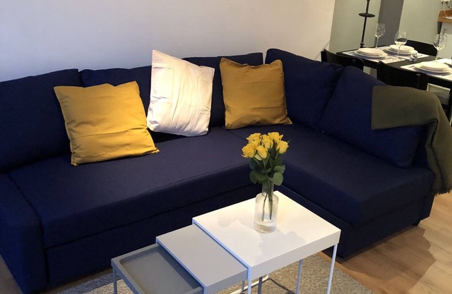 Luxury City Apartment (at a Jack the Ripper location)