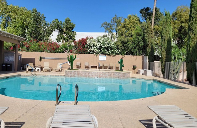 Luxury condo on golf course 2/2.5 utilities included up to $200