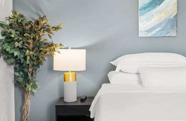 Luxury Condo w/Pool Newly Renovated!