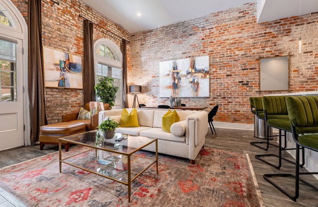 Luxury Condo Walk Anywhere & Everywhere! The Bordeaux