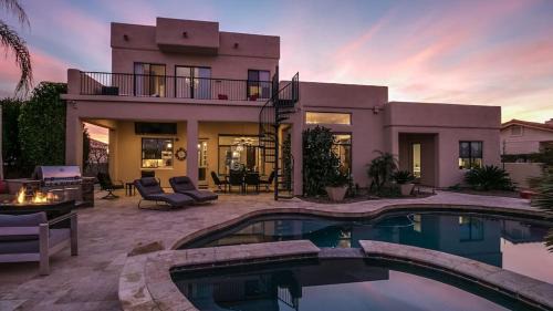 Luxury Contemporary Sanctuary w Pool and Views