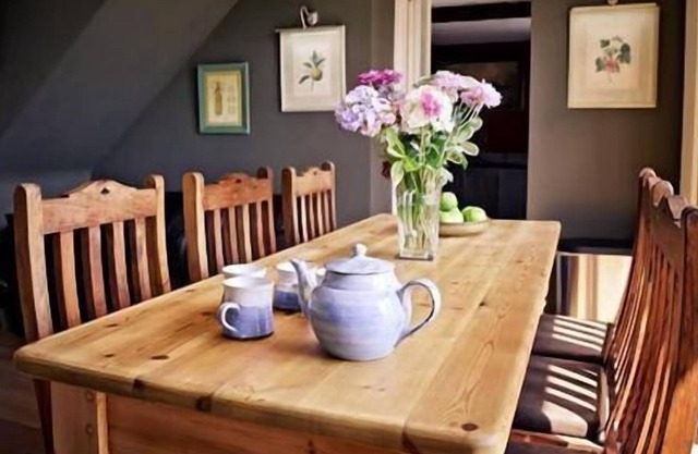 Luxury Cottage with Garden View at Queen Anne's Stable