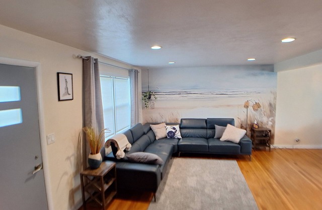 Luxury Cozy Stay-Near Six Flags, Navy Base