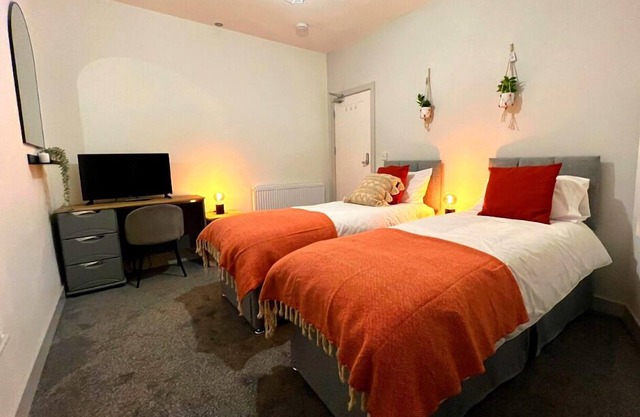 Luxury Double/Twin Room with En-Suite in WN1