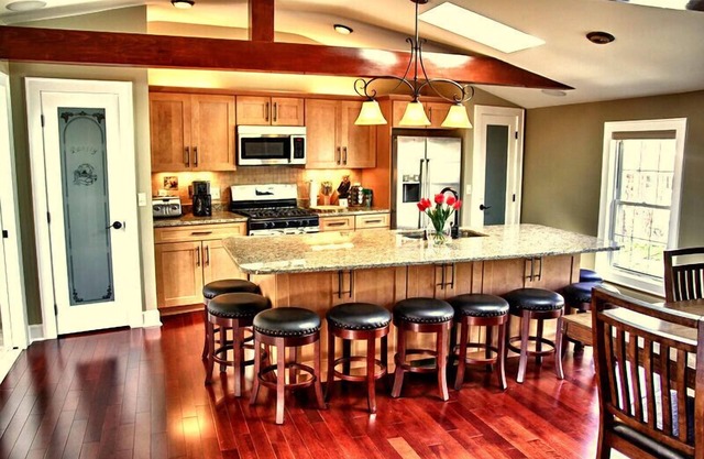 Luxury Downtown Penthouse - walk to track, restaurants, spas and so much more!