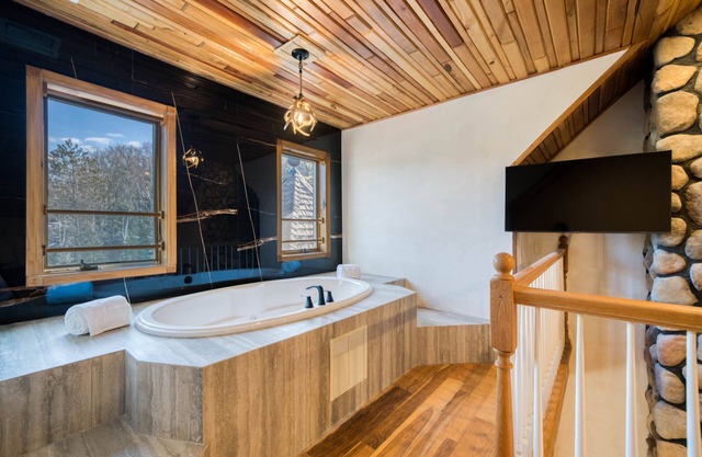 LUXURY DUPLEX SUITE WITH JACUZZI