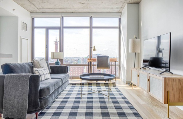 Luxury Fort Point 1BR w. W/D & Gym, by Blueground