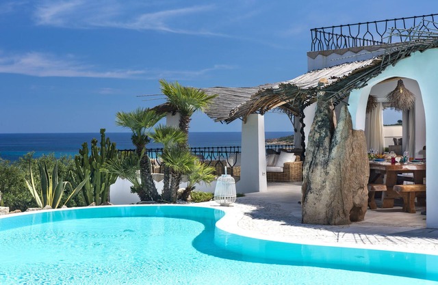 Luxury Front Beach - VILLA IRIS