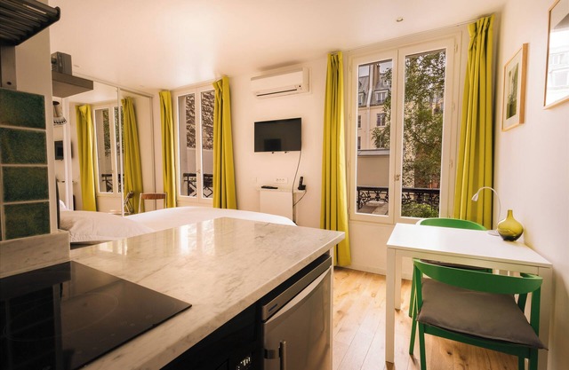 luxury fully equipped quiet studio in the oberkampf district