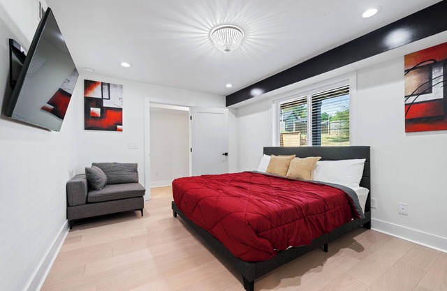 Luxury Guest Suite near Downtown - No CLEANING FEES